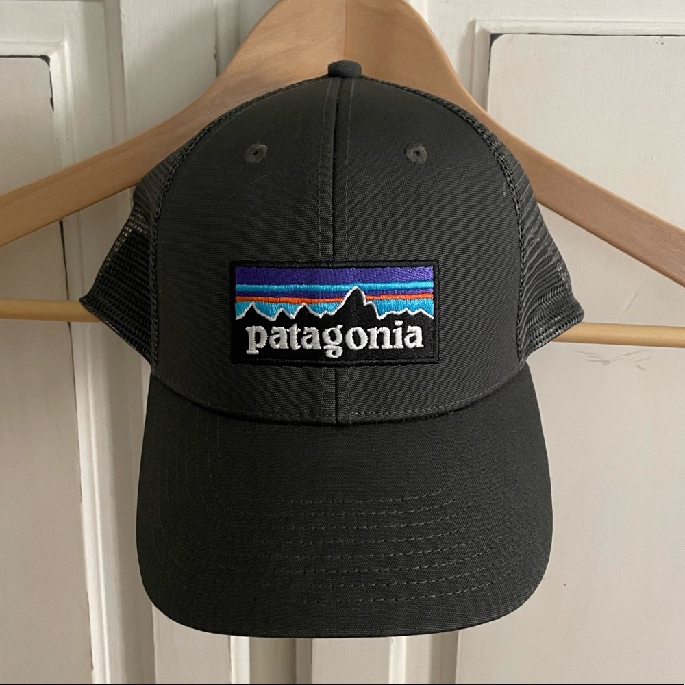 NWOT Patagonia LoPro Trucker Hat in Forge Gray